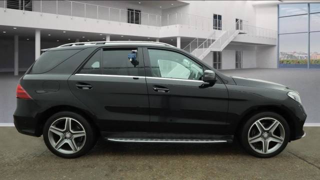 2016 Mercedes-Benz GLE 3.0 GLE350d V6 AMG Line (Premium) G-Tronic 4MATIC Euro 6 (s/s) 5dr